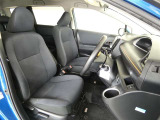 高いホールド性で運転姿勢が安定します。長距離ドライブでも疲れにくいのが魅力です。快適なドライビングライフをお送りください♪