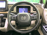 インテリアに合わせたデザインのステアリングは、運転される方のことも考え、運転しやすい形状、大きさです。是非一度、実際に触ってお確かめください。