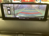 狭い場所での駐車やすれ違いなどでより的確な運転操作に役立つ360&deg;ビューモニターが装備されています。