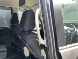 【乗降用グリップ】セレナは低床フロアで乗降しやすいお車です。が、お子様やご年配の方で乗降しづらい時がある時は、大型で掴みやすいこのグリップをご利用頂くと便利です。