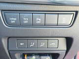 【2Wayドライビングポジションメモリー機能】お二人のシートパターンを記憶することができますので、運転時はボタン一つでシート調節できますね。
