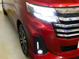 LEDヘッドライトです。デザイン性がよくとても明るいので、夜間の走行や悪天候でも安心です。しかも長寿命!