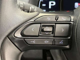【ステアリングスイッチ付ハンドル】ナビゲーションに視線を移さず、ハンドルから手を離さず、運転に集中したまま手元でオーディオ操作できます♪