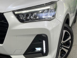 【LEDヘッドライト】悪天候や夜間走行時も良好な視界を確保し安心して運転できる高輝度LEDヘッドライトを装備!点灯速度が早く、消費電力も抑えられています。
