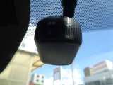 運転状況を、映像と音で記録する日産オリジナルドライブレコ-ダ-。設定・画像の再生などをスマ-トフォンのアプリから簡単に操作が行えます。お問い合わせは03-5672-1023へ