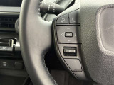 運転中、オーディオの操作をしてて、ハッとしたことはありませんか?ステアリングスイッチは、運転中でもハンドルでオーディオの操作が可能です。安全なドライブをサポートします。