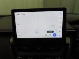 ディスプレイオーディオにナビ機能が設定されています。簡単な操作で行き先を入力することができ、音声で目的地まで案内してくれます。初めて訪れる場所も安心です。