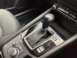 アクセルペダルを踏み込む量や速さに応じて変速パターンをし、人馬一体の運転感覚を発揮してくれる6速オートマ!