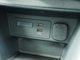 CD/DVD再生プレーヤーは装備されておりませんがフルセグTVチューナー、USB端子やブルートゥースオーディオは備えています。