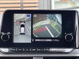 アラウンドビューモニター。上空から見下ろしているような映像で、スムースな駐車をサポートします。