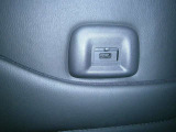携帯の充電に便利なUSB端子が装備されております。