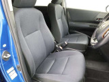 見えないところまで徹底洗浄!中古車をキレイで気持ちよくお乗りいただけるよう、トヨタ認定中古車はしっかりクリーニング。エンジンルームやシートを外した洗浄まで目に見えないところまで徹底的に洗浄しています。
