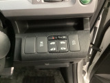 パワースライドドアの開閉はスマートキーのリモコンやドアノブは勿論、運転席側のスイッチ操作でも開閉ができ、安全・簡単です。