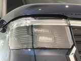 LEDヘッドライトは、点灯の瞬間から最大光量を発揮し、突然暗くなるトンネルなどでの安定感を高めます。