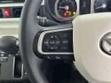 運転中、オーディオの操作をしてて、ハッとしたことはありませんか?ステアリングスイッチは、運転中でもハンドルでオーディオの操作が可能です。安全なドライブをサポートします。