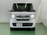 LEDヘッドライトを装備しています。LEDヘッドライトはとても明るく、雨の日や夜間走行も安全・安心です。オートライトコントロール付きで周囲の明るさに応じて自動で点灯・消灯します