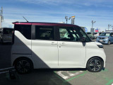 運転席側からの写真です。15インチアルミホイールがかっこいいです