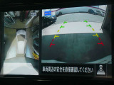 ☆全周囲カメラが駐車をアシスト☆4つの高解像度カメラで車の周囲を撮影!見えにくい死角の駐停車も驚く程に楽々です。バックカメラは、車庫入れの時は勿論、後方の安全確認もできて安心です♪
