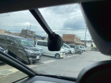 マニュアル車のような感覚で、ワインディングロードでも車を操れるパドルシフト付きです。長い下り坂でのエンジンブレーキや、高速道路の合流の際の加速も思いのままに操ることができ楽しめます