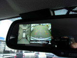 アラウンドビューモニターが付いていて、お車を空から見たような目線で駐車できます