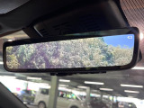 【デジタルインナーミラー】後席の大きな荷物や同乗者で後方が確認しづらい時でも安心!カメラが撮影した車両後方の映像をルームミラー内に表示。クリアな視界で状況の確認が可能です!