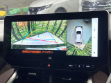 【パノラミックビューモニター】専用のカメラにより、上から見下ろしたような視点で360度クルマの周囲を確認することができます☆死角部分も確認しやすく、狭い場所での切り返しや駐車もスムーズに行えます。