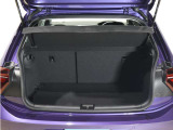 後席を倒せば、さらに広い荷室として使用可能。大きな荷物や長尺物も積みやすく、実用性に優れています。