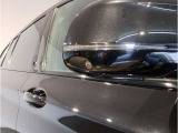 【BMWミラー】視認性の高いスタイリッシュなミラー。自動防眩機能も付いており夜間のドライビングをサポートします。