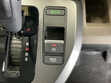 パーキングブレーキはスマートな電子制御式と合わせて渋滞時等にブレーキペダルから足を離しても停車状態を保持してくれるオートブレーキホールド機能で運転が楽になります。スタートはアクセルペダルを踏むだけ