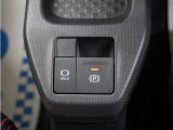 電子制御パーキングブレーキ搭載で指一本で簡単に操作することができます。さらに停車中に、ブレーキペダルを踏み続けなくても、自動的にブレーキを保持する機能である、ブレーキホールド付きです。