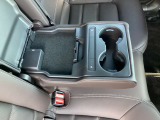USBとシートヒーターがリアシートにもついており、長時間の乗車でもかいてきに過ごせます。
