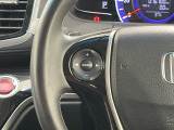 ★オーディオコントロールスイッチ★ステアリングにはオーディオコントロールスイッチが付いていますので、目線を正面から外すことが無く、また、ステアリングから手を離さずにオーディオ操作ができます