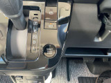 インテリジェントキーのプッシュスタートスイッチです。エンジンの始動はブレーキペダルを踏みながらこのスイッチを押すだけで始動できます