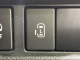 【パワースライドドア】スマートキーや運転席のスイッチでスライドドアの開閉が可能♪電動だから力を入れてドアを開ける必要が無く、小さいお子様でも、重い荷物を持っている時もラクに開け閉めできます♪