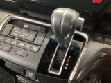 オートマチックシフトレバーは、手になじみ操作しやすい形状で安全運転にもつながります♪