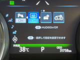 【ヘッドアップディスプレイ】現在の速度や走行情報をデジタル表示で運転席前方のガラスに投影!運転中、目線をずらさず必要な情報を確認できるのでとっても便利で安心!