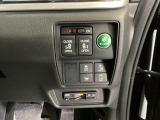 パワースライドドアの開閉はスマートキーのリモコンやドアノブは勿論、運転席側のスイッチ操作でも開閉ができ、安全・簡単です。