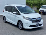 狭い駐車場でも、スライドドアならチャイルドシートへのお子さまの乗降や荷物の積載もスムーズ。