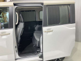 【両側オートスライドドア】子供を乗せたりするのにも隣のお車を気にせずストレスフリー★雨の日などはリモコンキーからドアの開閉ができとても便利♪
