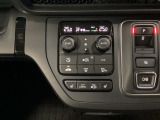 ダブルエアコンは、運転席と助手席でそれぞれ異なる温度を設定できます。