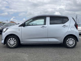 右側のサイドビューからは、無駄のないスマートなボディラインをご確認いただけます。フロントドア、リヤドア、ドアミラー、アハンドル、ドアバイザーが綺麗にまとまっています。CARGO瑞穂店では購入後も