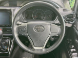 【純正革巻きステアリング】上質な革を使用することで、手にしっかり馴染みとても運転しやすいハンドルです♪