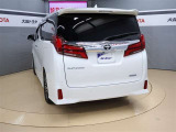 ハッチバックなので、バックドアは上に開きます♪大きな荷物の出し入れがしやすくなります。便利ですよ♪