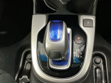 オートマチックシフトレバーは、手になじみ操作しやすい形状で安全運転にもつながります♪