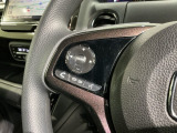 ステアリングにオーディオ操作スイッチが付いています。オーディオ画面に直接タッチしなくても操作が出来ますので、運転に集中できます。