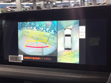 【パノラミックビューモニター】専用のカメラにより、上から見下ろしたような視点で360度クルマの周囲を確認することができます☆死角部分も確認しやすく、狭い場所での切り返しや駐車もスムーズに行えます。