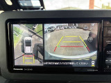 パノラミックビューモニター付きです。車両を上から見たような映像をディスプレイオーディオ画面に表示。運転席からの目視だけでは見にくい、車両周辺の状況をリアルタイムでしっかり確認できます。
