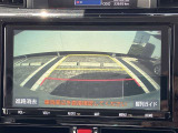 【バックモニター】バックカメラが装着されています。車庫入れが苦手な方もこれがあれば安心ですね
