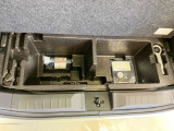 たっぷり20Lの荷室床下収納を用意しております。