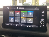 HondaCONNECT対応の便利なナビディスプレー。お持ちのスマートフォンと連携して、ナビやBluetoothでの音楽再生が可能です。デザインはもちろん、操作性も良好です。